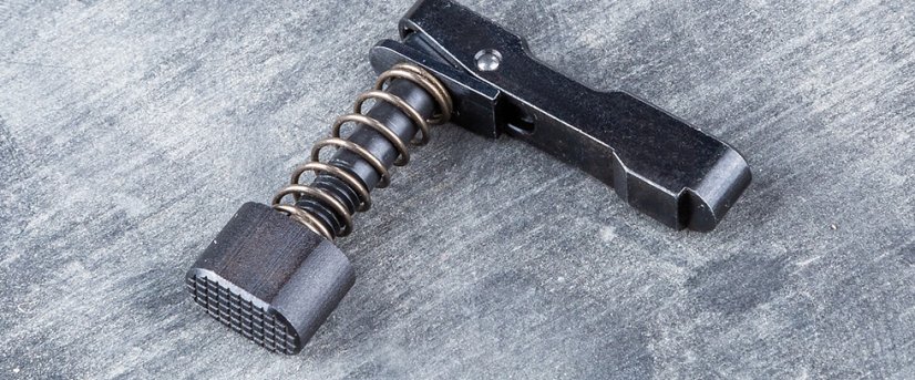 Hera Arms oboustranný záchyt zásobníku