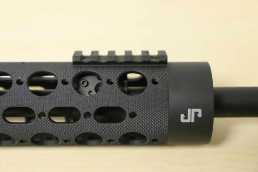 JP-15 Patrol Rifle - seřiditelný gas-blok ve standardu