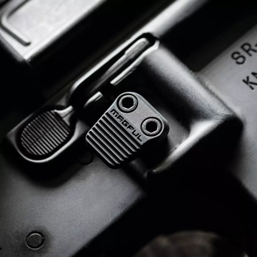 Magpul zvětšený záchyt zásobníku pro AR-15 - černý